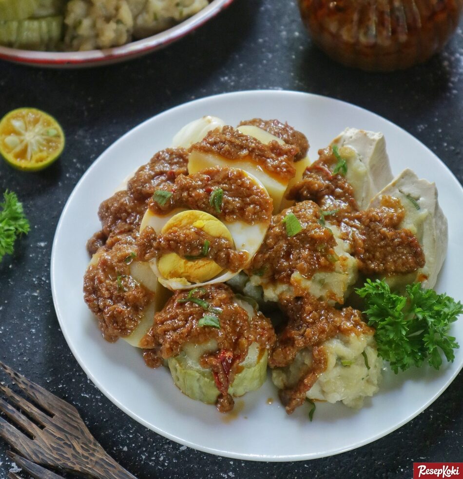 RAMAH KANTONG: Siomay diberi saos kacang nikmat dan gurih