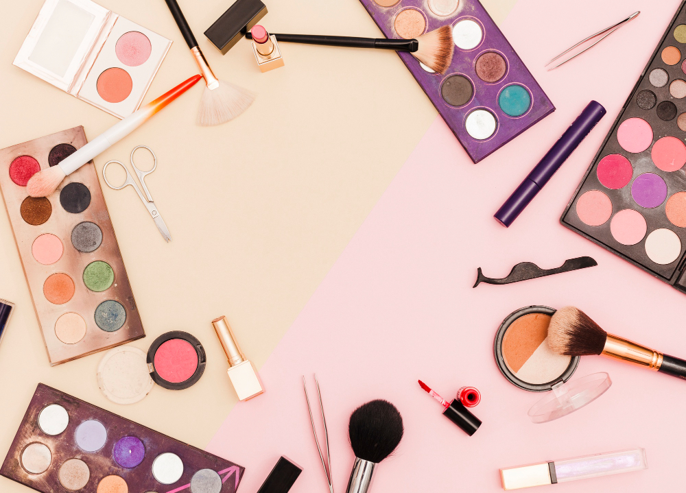 CANTIK: tampil menawan dengan make up paripurna.