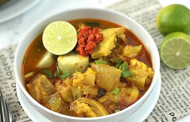 HANGAT DAN ENAK: 4 Rekomendasi Kuliner Lontong Kikil di Malang Cocok di Makan saat Cuaca Dingin Malam Hari
