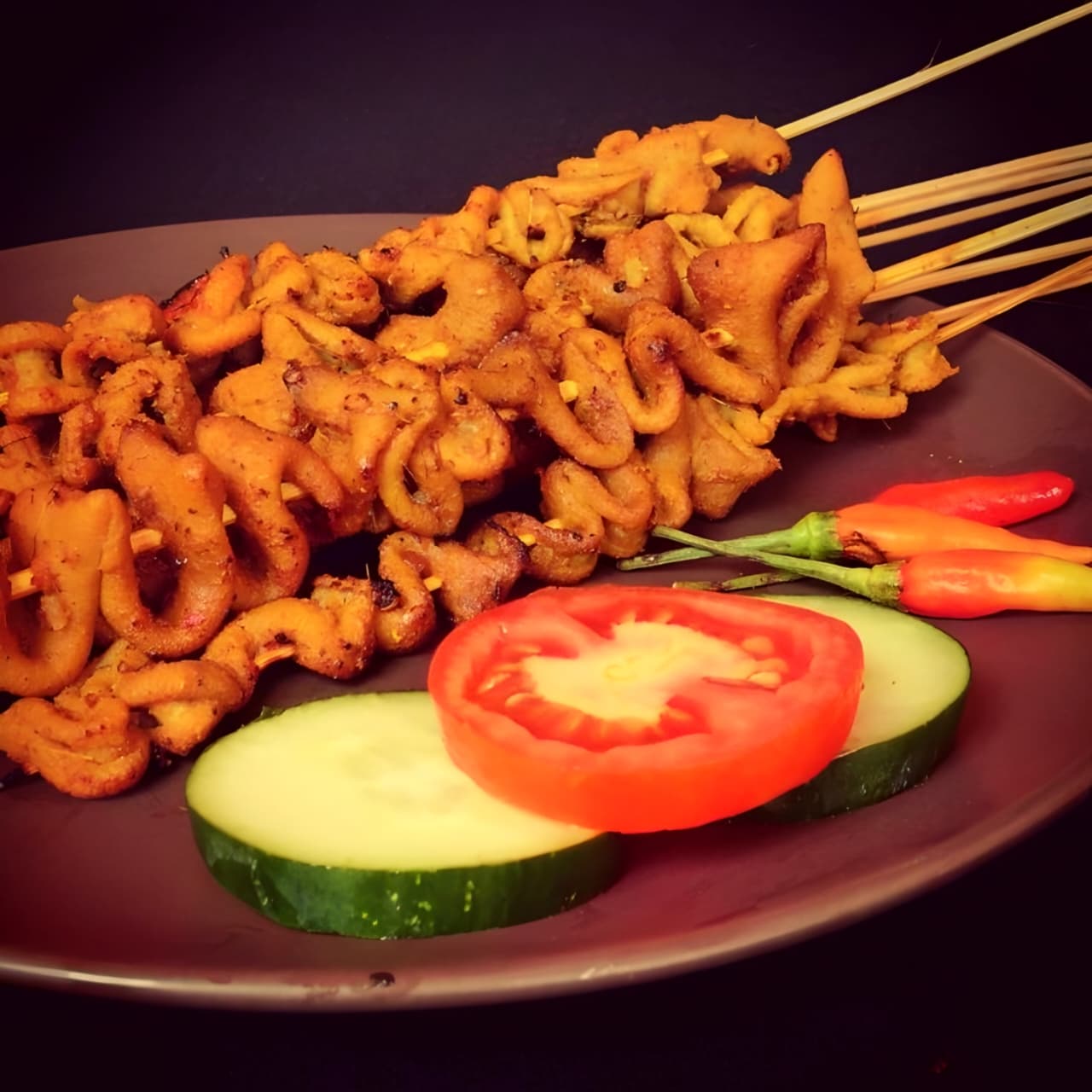 GURIH: Usus bakar di Malang ini punya cita rasa pedas manis yang bikin setiap tusukan terasa istimewa.