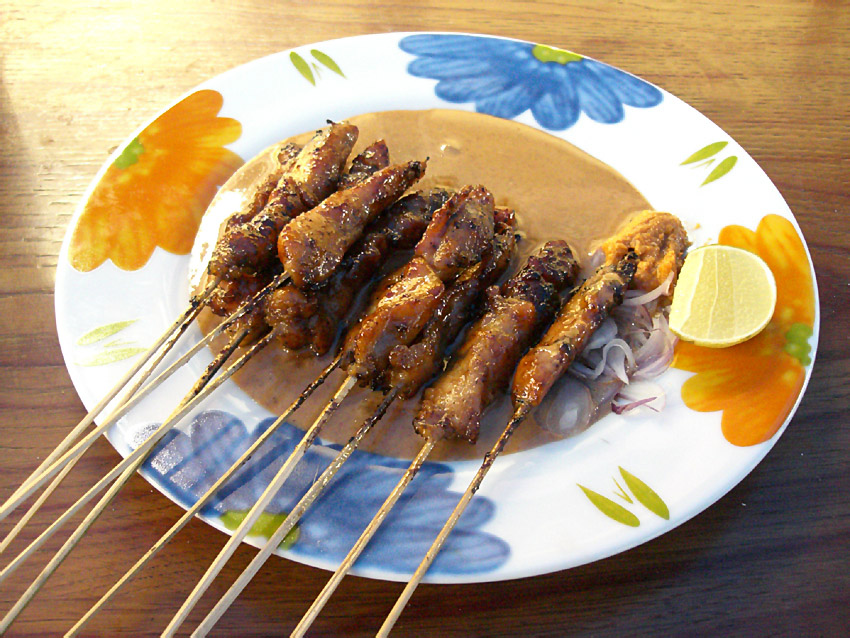 SATE: Malang punya banyak tempat makan sate yang sudah dikenal luas.