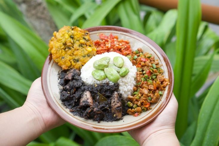 PEDAS NAGIH: Rekomendasi 4 Warung Sego Sambel Paling Enak dan Populer di Surabaya untuk Wisatawan Malang Pecinta Pedas