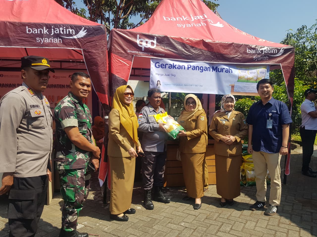 UNTUK MASYARAKAT: Perum BULOG Kantor Cabang Malang melaksanakan Gerakan Pangan Murah (GPM) serentak pada Selasa (23/9).