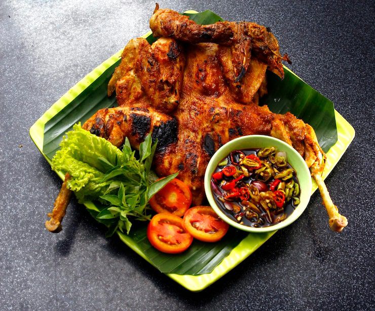 LEZAT: Ilustrasi ayam bakar yang menggugah selera