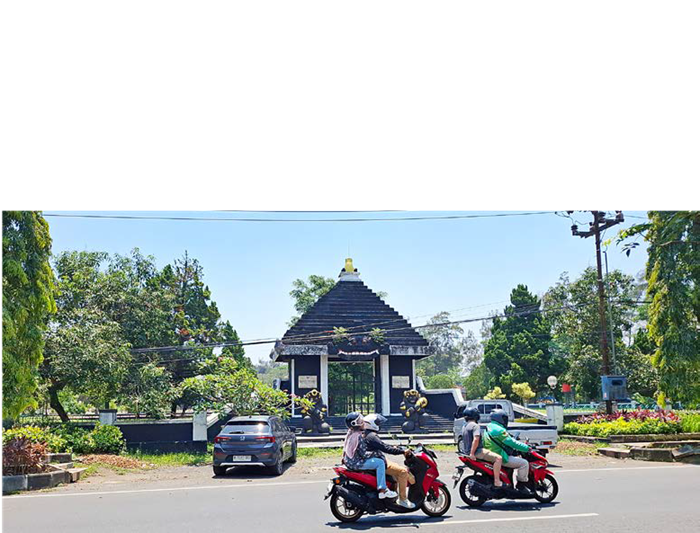 BERUBAH FUNGSI: Bekas Kuil Shinto Ching Nan Jinja kini menjadi TMP Suropati. Jejak sejarah yang tersisa hanyalah deretan pohon cemara.
