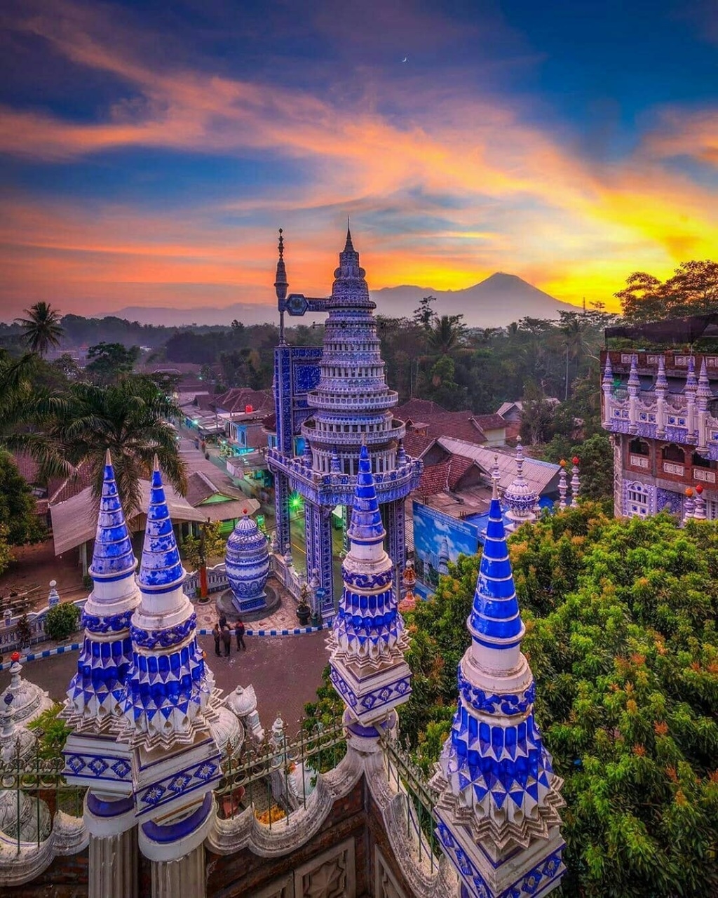 RELIGI: Banyak tempat wisata religi yang cocok dikunjungi untuk menenangkan hati dan menambah keimanan.