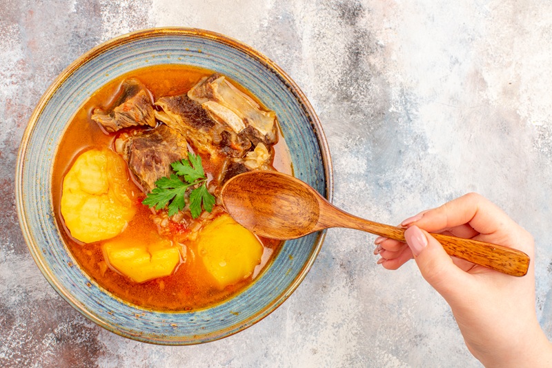 HANGAT LEZAT: Inilah Rekomendasi Sop Kaki Kambing yang Hangat dan Nikmat