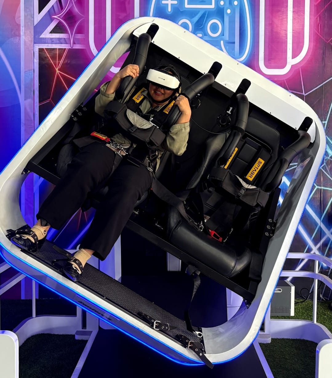 MENANTANG: Wanaha permainan virtual flying cinema ini mengajak penonton seperti masuk dalam film.