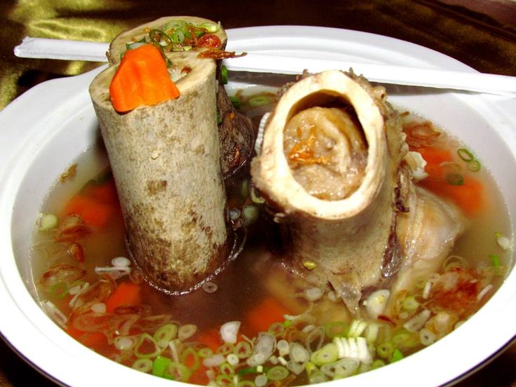 HANGAT: Dua warung sop sumsum di Malang ini siap memanjakan lidah dengan kuah rempah gurih dan sumsum lembut yang bikin badan segar.