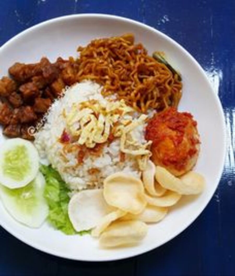 LENGKAP: Nasi uduk selain murah juga mengenyangkan