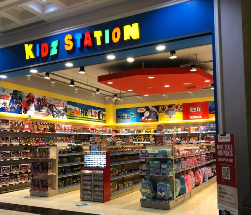 Menyenangkan Anak dengan Membelikan Mainan Kesukaannya