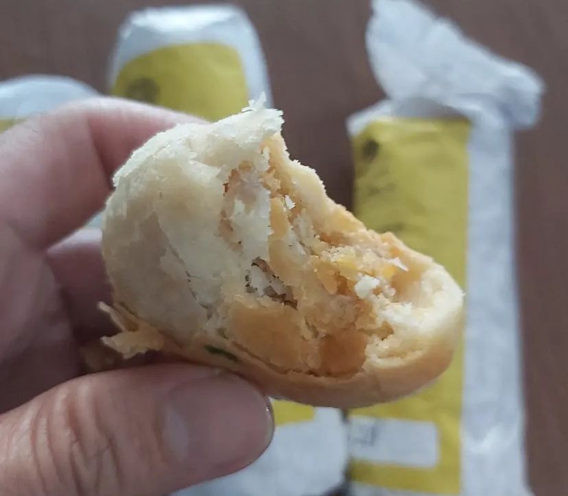 Pusat Kota Malang jadi surga belanja kue. Dari legendaris Pia Cap Mangkok hingga Ovenmuni kekinian, semuanya cocok untuk oleh-oleh.