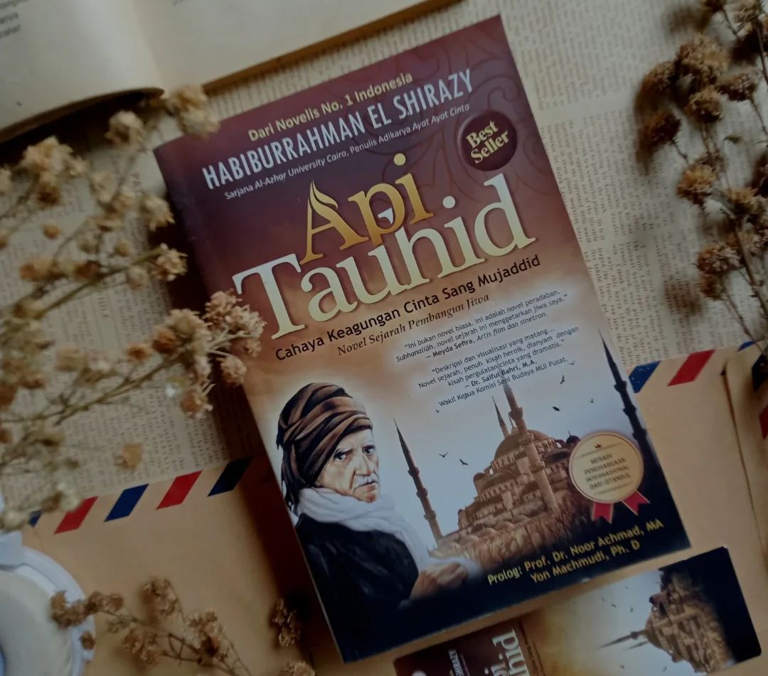 WAJIB BACA: Novel Api Tauhid dengan nuansa islami karya Habiburrahman El Shirazy