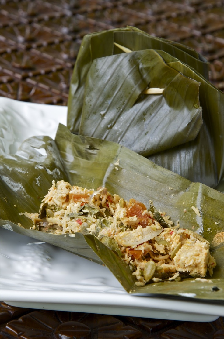 LEZAT: Botok tradisional khas Malang dengan balutan daun pisang.