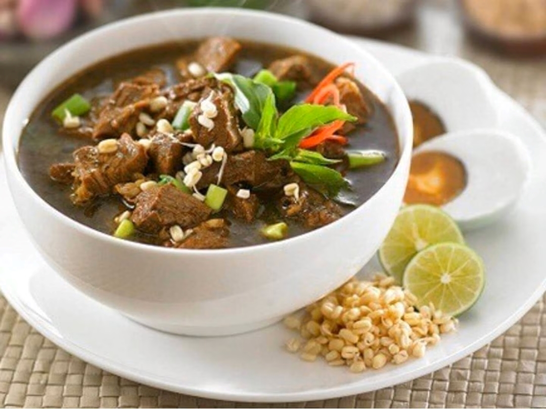 SARAPAN: Menjelang pagi, Kota Batu menyelimuti dengan udara dingin yang menyegarkan. Di saat itulah, kohesi rasa dan aroma masakan tradisional menjadi penyemangat untuk memulai hari.