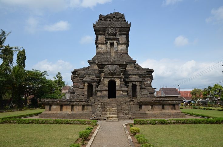 BERSEJARAH: Candi Singosari, peninggalan bersejarah Kerajaan Singasari yang masih berdiri megah di Malang.