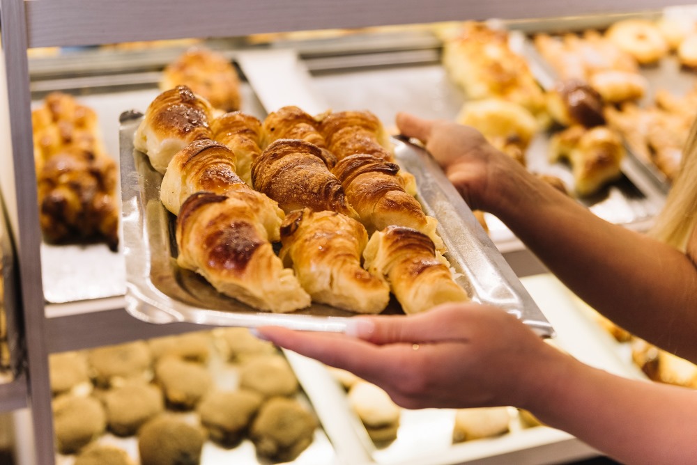 MANIS: enaknya makan kue dikala Malang yang lagi&nbsp;sendu.