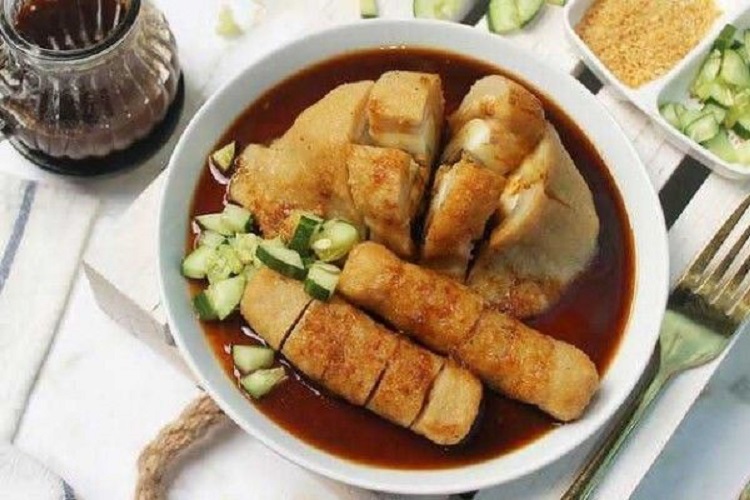 RASA OTENTIK:  4 Rekomendasi Pempek dengan Rasa Kuah Cuko Enak dan Legendaris di Malang