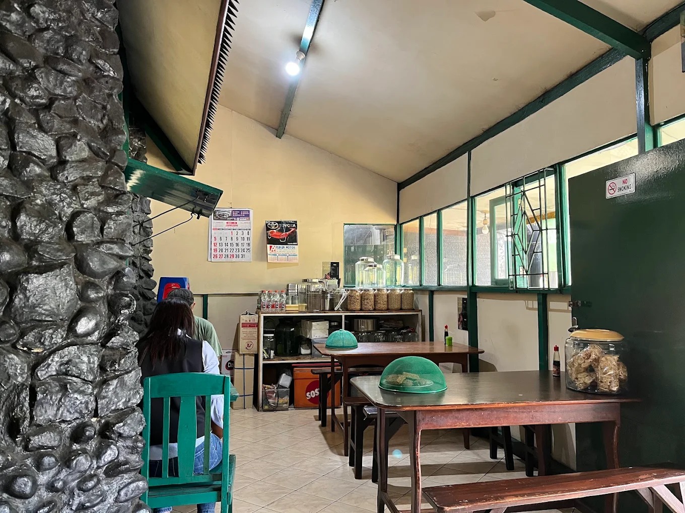 LEGENDARIS: Warung Sate Gebug yang sudah jadi legenda kuliner di Malang sejak awal abad ke-20.