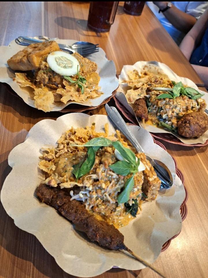 MANTAP: Pecel Kawi Hj. Musilah, salah satu pecel legendaris di Malang yang bikin sarapan nikmat di tanggal tua