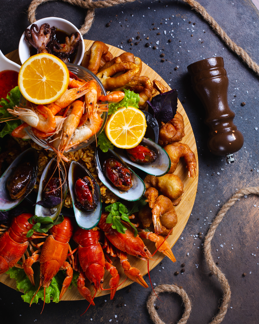 SEGAR GURIH: Seafood makanan dengan cita rasa laut yang segar