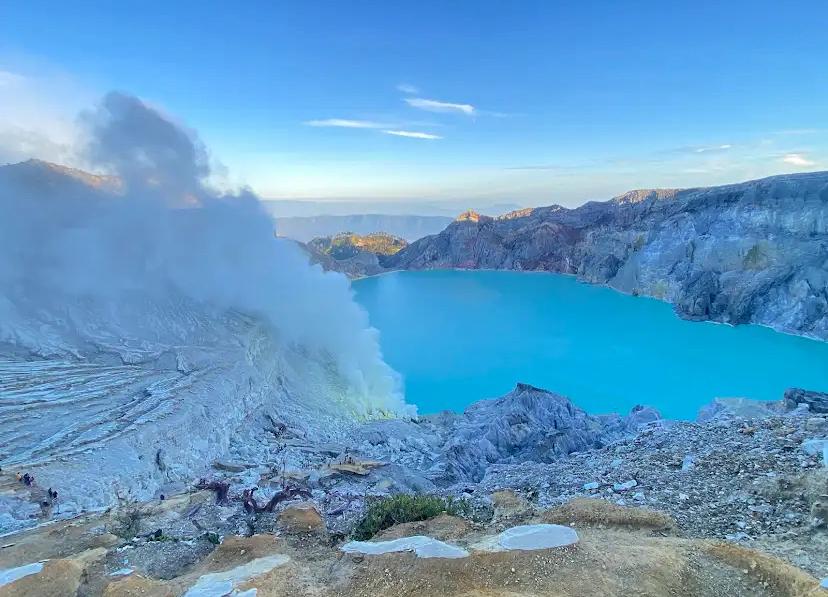 Menuju Kawah Ijen dari Malang kini lebih mudah. Ada beragam moda transportasi dan rute yang bisa dipilih wisatawan.