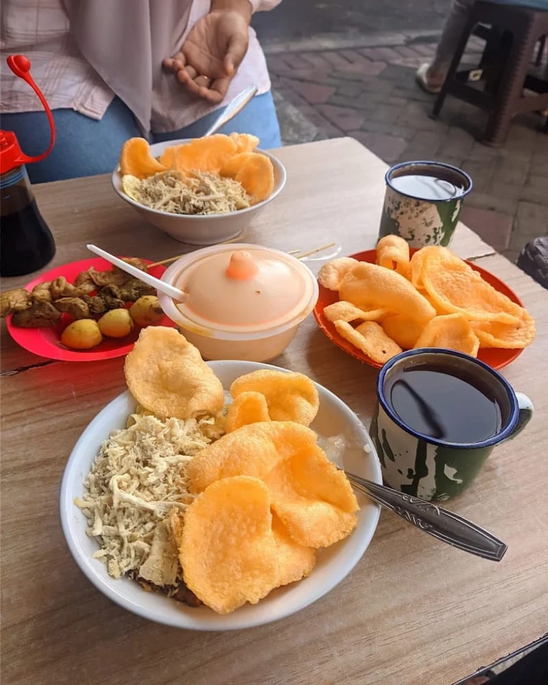 BUBUR AYAM: Menu sarapan yang bisa jadi pilihanmu, mengenyangkan dan menyenangkan!