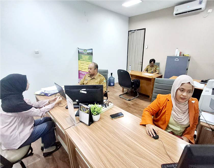 TAMPUNG KELUHAN: DPMPTSP Kota Malang membuka stan pelayanan ketenagakerjaan di Mal Pelayanan Publik (MPP).