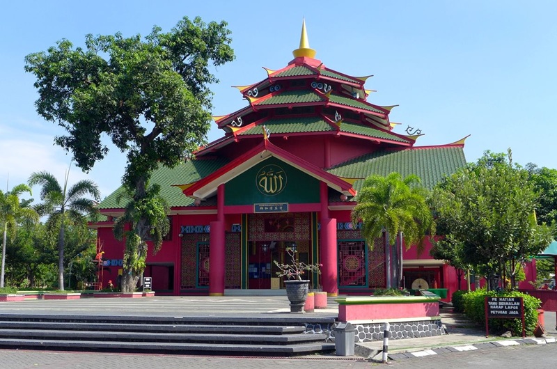 WISATA RELIGI: Masjid Muhammad Cheng Ho berdiri Megah dengan Arsitektur Khas Tinghoa