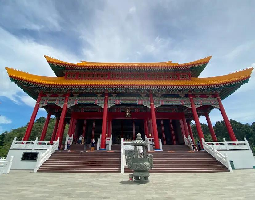 Singkawang dikenal dengan wisata religi yang kental nuansa toleransi. Inspirasi berharga bagi warga Malang dalam merawat keberagaman.