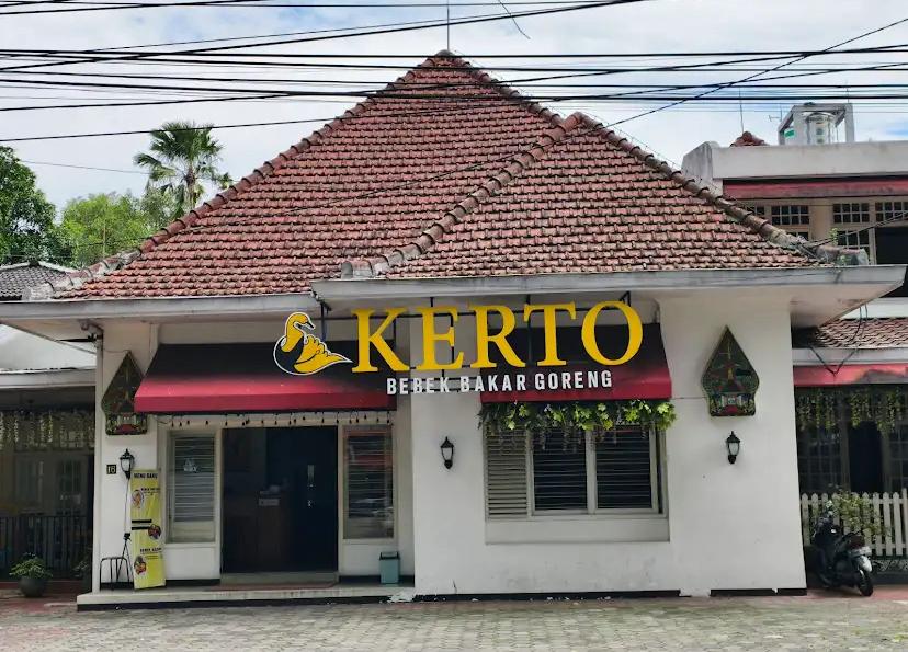 Kawasan Kerto di Malang kini jadi spot kuliner populer. Prasmanan dengan harga terjangkau bisa jadi pilihan makan ramai-ramai.