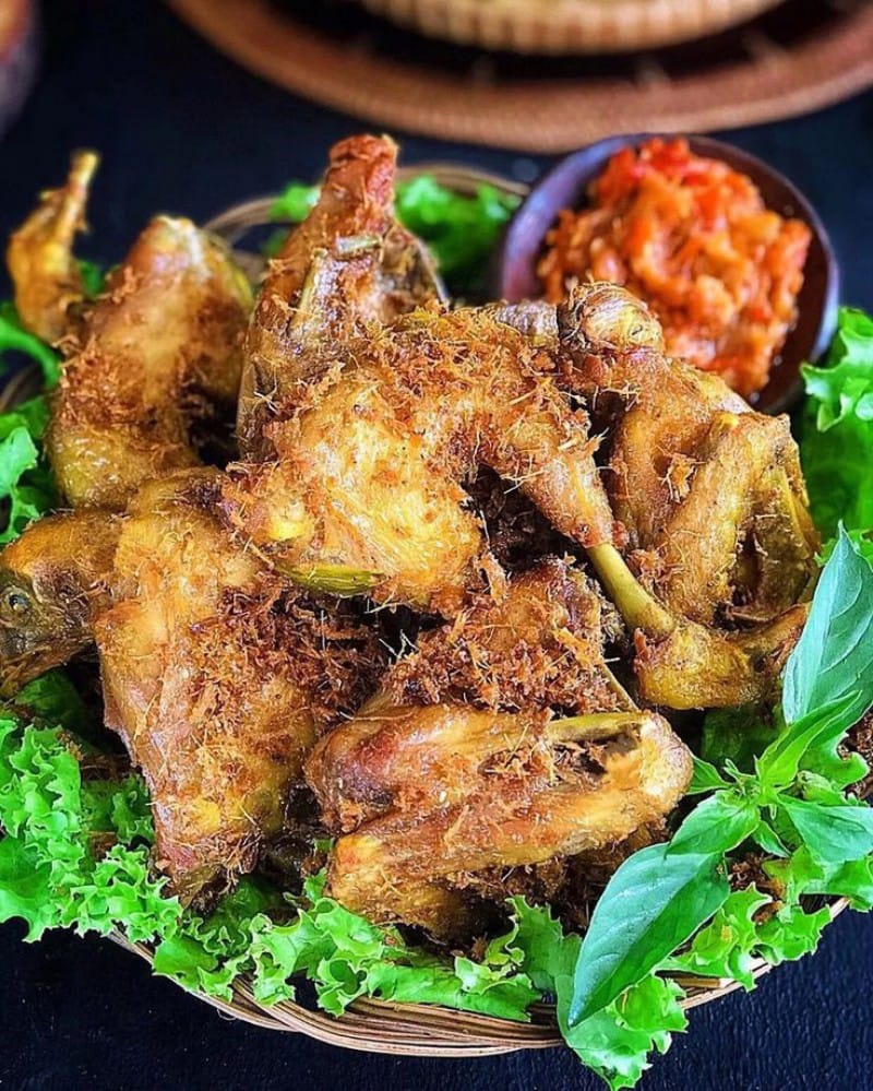AYAM GORENG: Memiliki kelezatan yang otentik serta legendaris yang bisa memanjakan lidahmu!