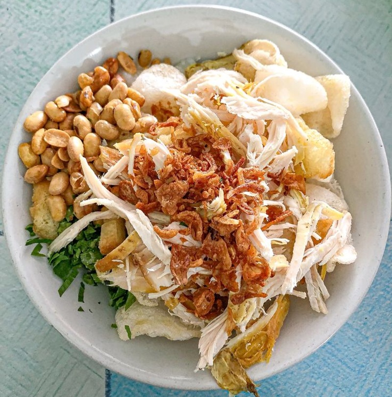 LEZAT: Sarapan kenyang bubur ayam dengan berbagai topping