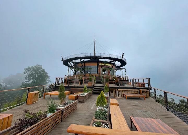 NGOPI WITH VIEW: Bromo Hillside, salah satu rekomendasi kafe dengan pemandangan gunung di Malang yang bikin hati terbang melayang