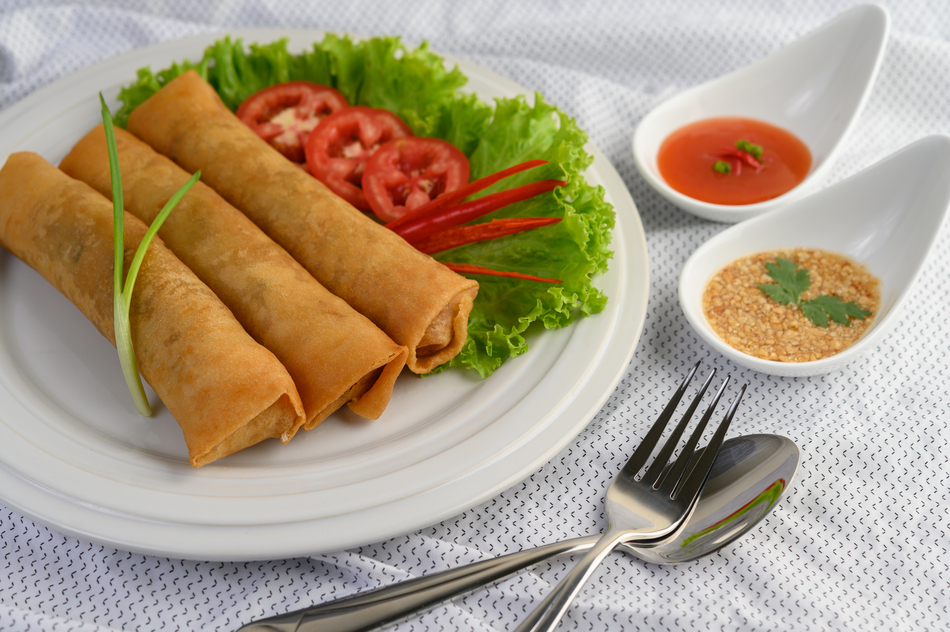 CAMILAN RINGAN: Lumpia makanan tradisional yang lezat
