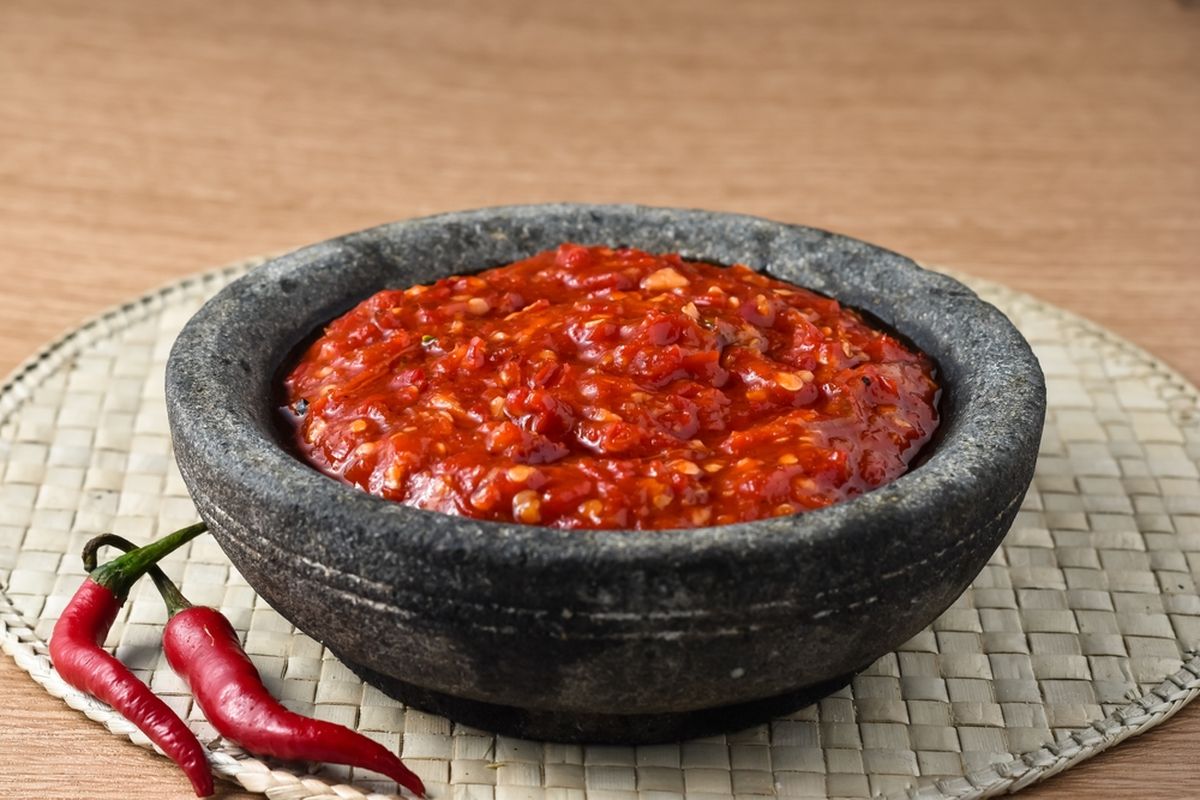 Sambal bukan hanya pelengkap, di beberapa tempat, ia menjadi &ldquo;pemain utama&rdquo; yang menentukan kenikmatan hidangan.