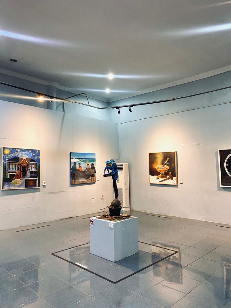 INSPIRATIF: Deretan galeri seni di Malang menghadirkan karya lukisan dan batik yang unik, edukatif, dan menarik perhatian.