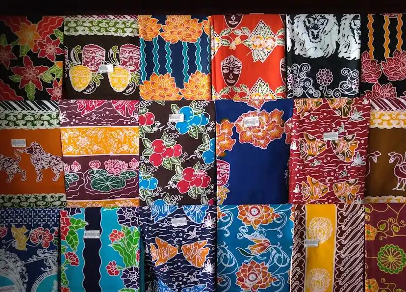 Deretan toko batik populer di Malang bisa jadi pilihan tepat untuk rayakan Hari Batik Nasional dengan gaya lokal penuh makna.
