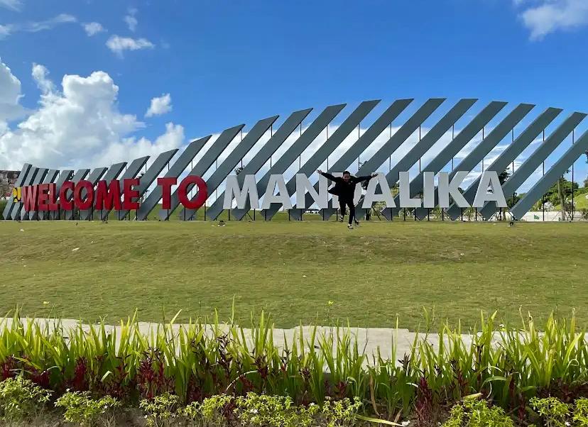 MotoGP Mandalika 2025 bakal digelar bertepatan dengan Hari Batik Nasional. Malang ikut meriahkan euforia ajang balap internasional ini.