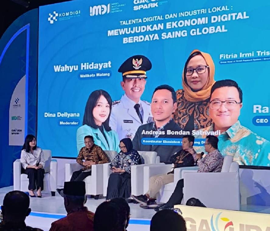 BERDAYA SAING: Wali Kota Malang Wahyu Hidayat saat menjadi narasumber dalam acara yang digelar Kementerian Komdigi (2/10).