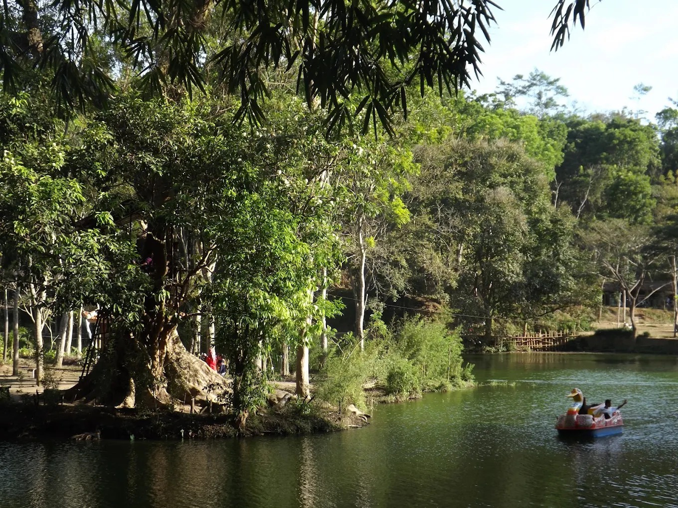 MURAH MERIAH: Hutan Bambu Andeman atau yang lebih dikenal dengan Boon Pring merupakan tempat yang sangat cocok untuk bersantai sambil menikmati udara segar.