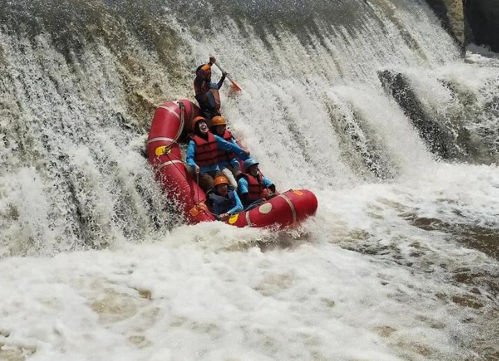 EKSTREM: River Tubing Kaliwatu Rafting, salah satu rekomendasi spot wisata yang dicoba pecinta adrenalin&nbsp;di&nbsp;Malang
