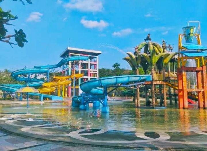 LIBURAN HEMAT: Wendit Waterpark, Salah satu rekomendasi kolam renang hits di Malang yang cocok untuk&nbsp;keluarga&nbsp;2025