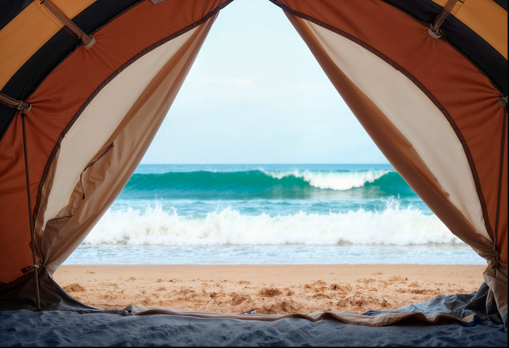 SERU: Asyiknya bermalam di pantai, bisa menikmati sunset dan sunsrise.