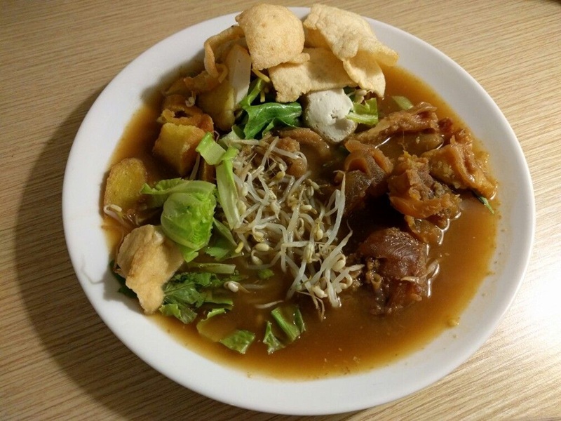 ENAK: Kuliner Malam, Tahu Campur dengan Kuah Kental