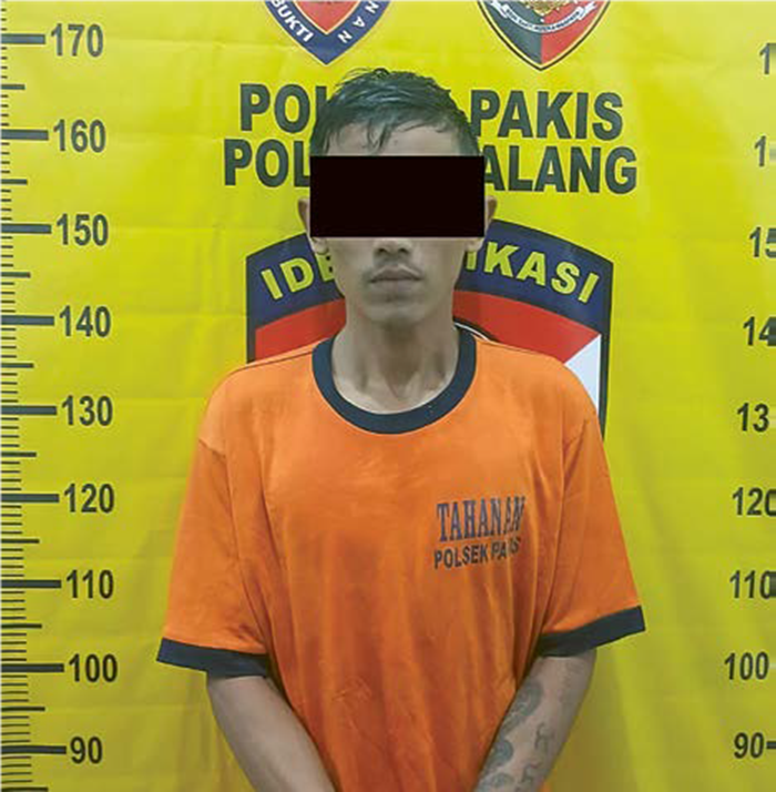IMPITAN EKONOMI: Januar Wahyu, 28, warga Desa Saptorenggo, Kecamatan Pakis jadi tersangka setelah tertangkap warga hendak mencuri di salah satu rumah tetangganya.