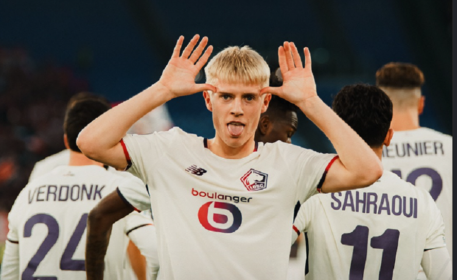 GOL TUNGGAL: Heraldsson penyerang Lille asal Islandia usai mencetak gol di menit ke-6 untuk membawa timnya unggul atas AS Roma.