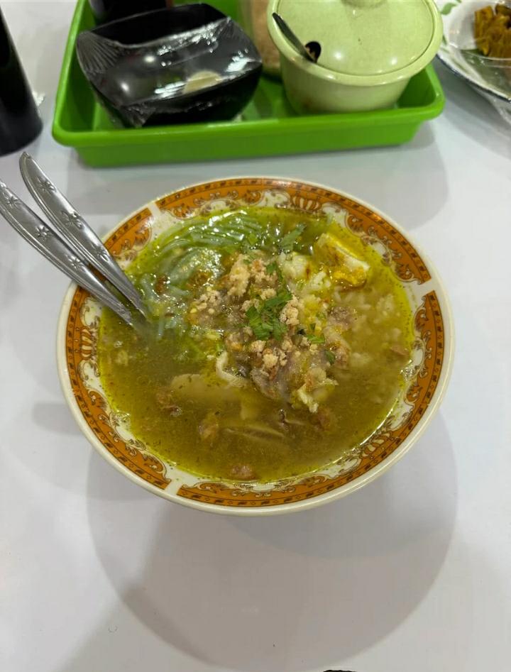 MENGHANGATKAN: Soto Ayam Cak Son Suhat, salah satu rekomendasi soto ayam favorit mahasiswa di Malang untuk akhir pekan