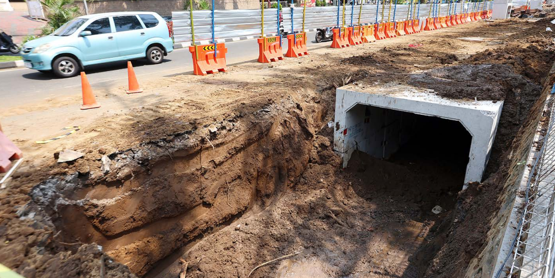 SOLUSI BANJIR: Box culvert ditanam di sepanjang Jalan Soekarno-Hatta, Lowokwaru untuk mengalirkan genangan air yang merendam ruas jalan setiap musim hujan.