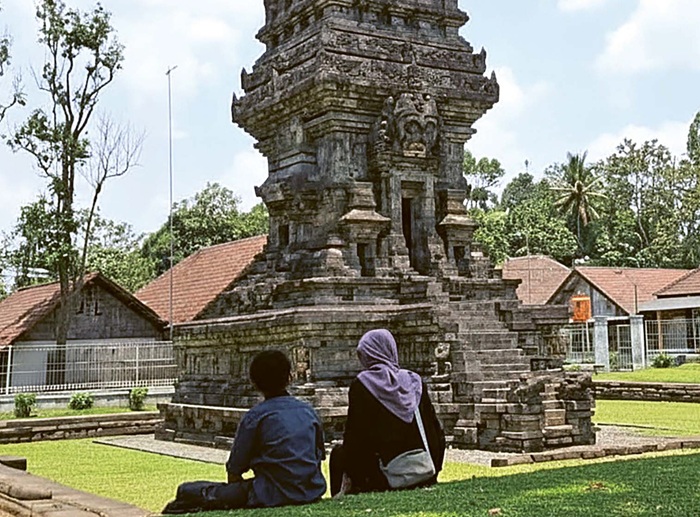 WISATA SEJARAH: Candi Kidal sepi dari pengunjung pada Sabtu (5/10) siang. Dalam sebulan, jumlah kunjungan wisatawan di sana tak sampai 100 orang.